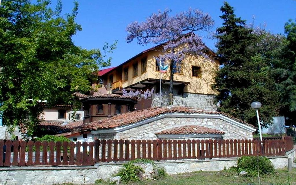 Estreya Palace