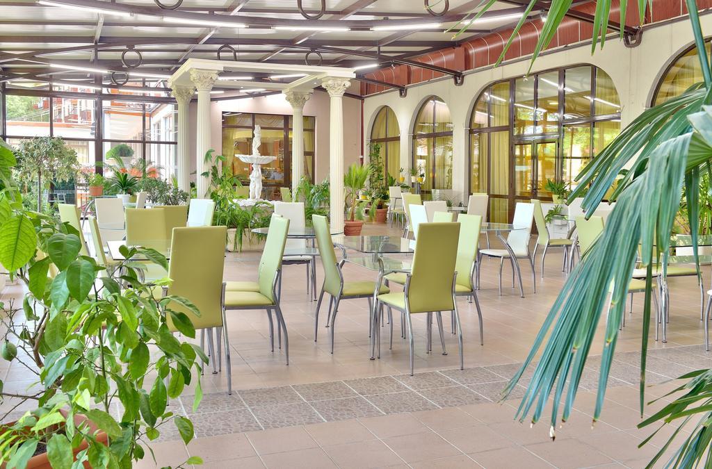Estreya Palace Aziz Konstantin ve Elena